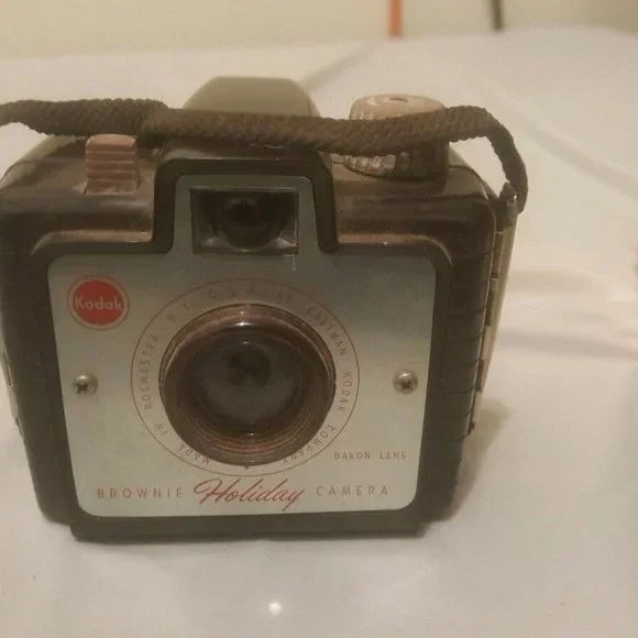 VINTAGE KODAK BROWNIE HOLIDAY 127 FILM CAMERA (1953-1962) ORIGINAL
